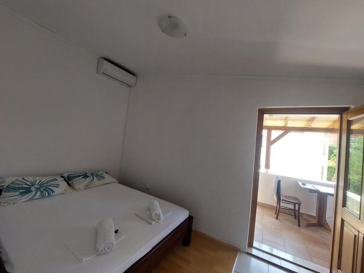 Studio Apartment Iva - 50 M From The Sea-Balcony パグ エクステリア 写真